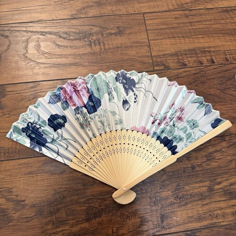 Vintage new Folding Bamboo Chinese Hand Fan Flowers, 8.5 in fan, flowers, W1